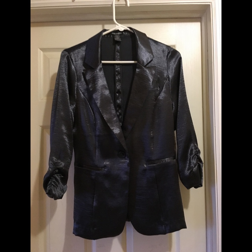 Soft satiny jacket from Buckle